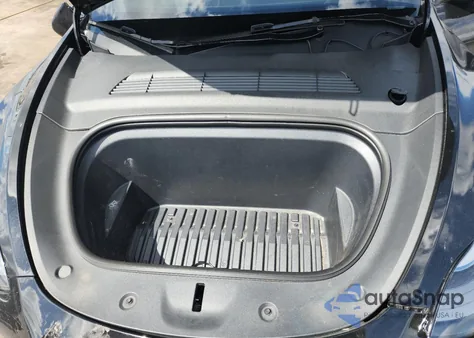 2024 Tesla Model Y z USA, uszkodzony, nr VIN 7SAYGDED3RF208845